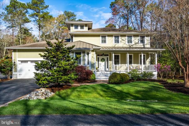 Attached, Exterior, Facade, American Foursquare