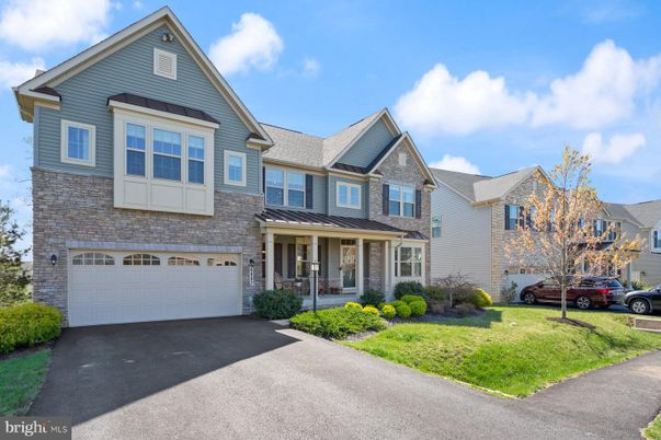 Attached, Exterior, Facade, Farmhouse