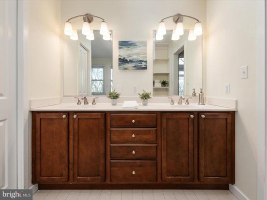 Bathroom, Dual Sink Vanities, Interior