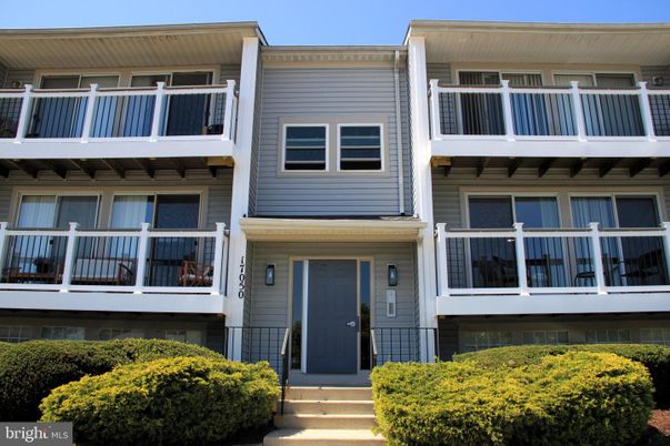 Exterior, Facade, Rowhouse