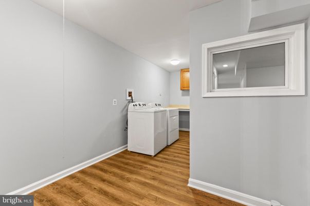 Interior, Washer, Wood Texture Flooring
