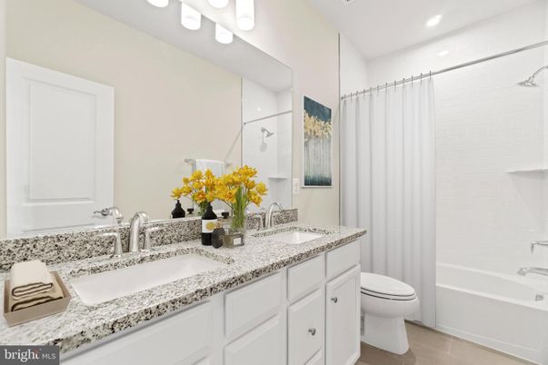 Bathroom, Dual Sink Vanities, Interior, Recessed Lighting