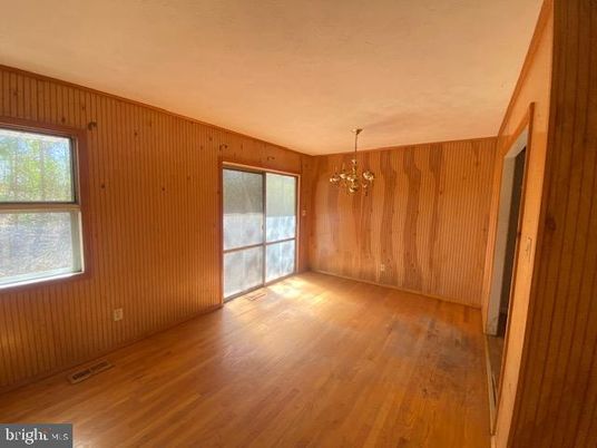 Empty room, Interior, Pendant Lights, Wood Texture Flooring, Wooden Walls