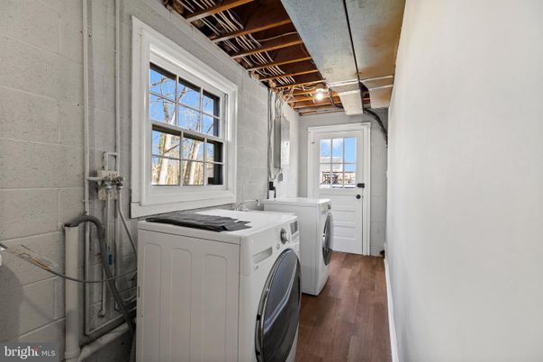 Interior, Washer, Wooden Beams, Wood Texture Flooring