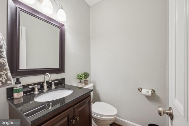 Bathroom, Interior, Tile Countertops