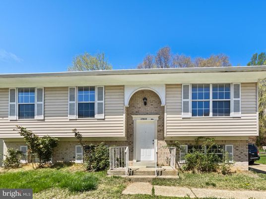 Exterior, Facade, Brick Facade, Raised Ranch