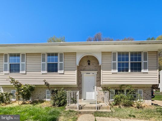 Exterior, Facade, Brick Facade, Raised Ranch