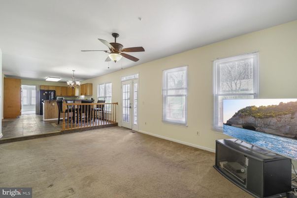 Chandelier, Dining room, Interior, Kitchen