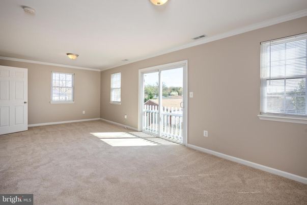 Empty room, Interior