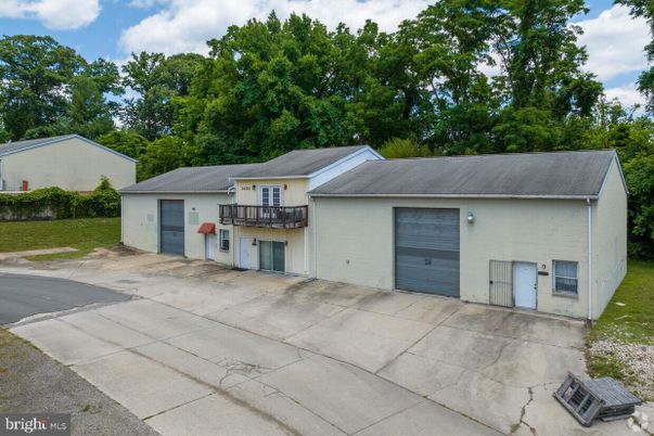 Detached Garage, Exterior