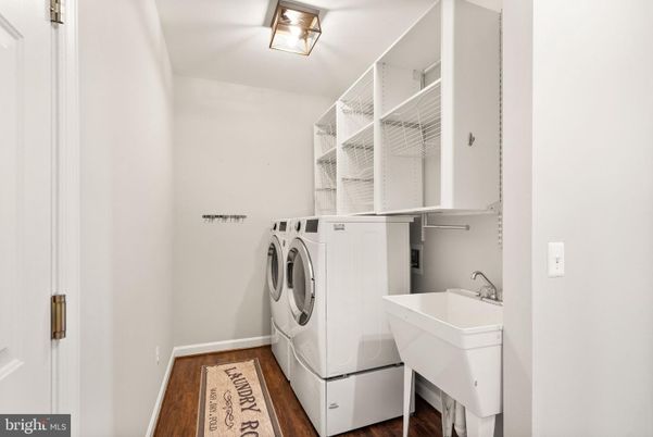 Interior, Washer, Wood Texture Flooring
