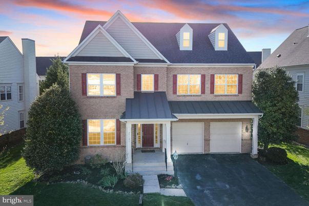 Attached, Exterior, Facade, Farmhouse