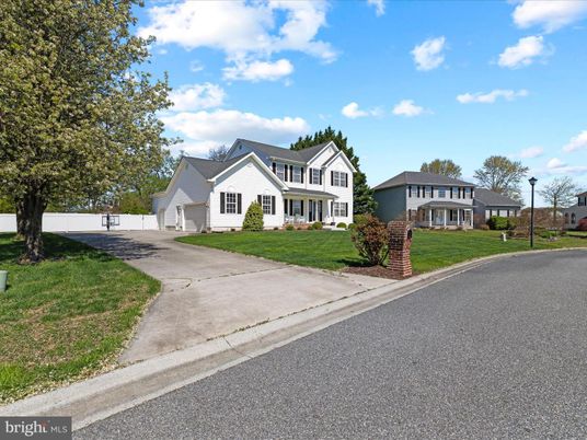Attached, Exterior, Facade, Farmhouse