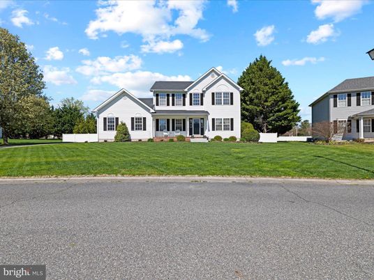 Exterior, Facade, Farmhouse