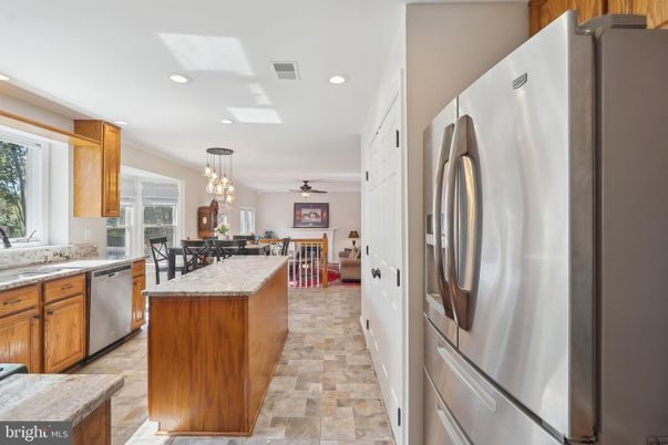 Dining room, Interior, Kitchen, Pendant Lights, Recessed Lighting, Stainless Steel Appliances