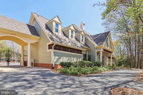 Attached, Exterior, Facade, Cape Cod
