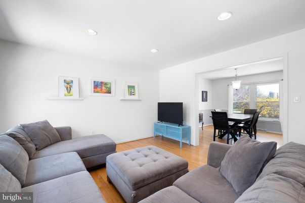 Dining room, Interior, Living room, Pendant Lights, Recessed Lighting, Wood Texture Flooring