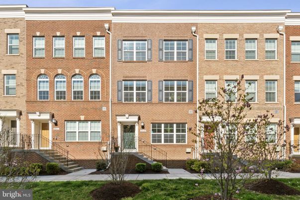 Exterior, Facade, Brick Facade, Rowhouse