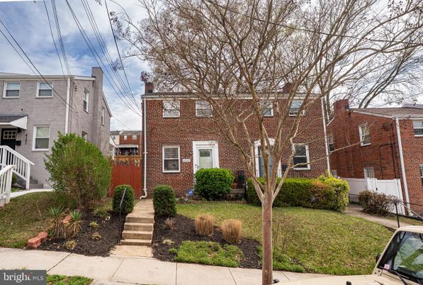 Exterior, Facade, Brick Facade, Rowhouse