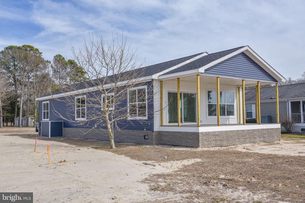 Exterior, Facade, Ranch