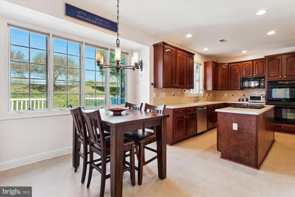 Dining room, Interior, Kitchen, Pendant Lights, Recessed Lighting, Stainless Steel Appliances