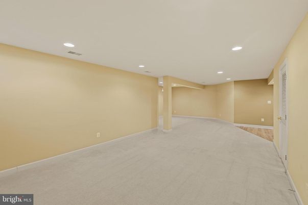 Empty room, Interior, Recessed Lighting