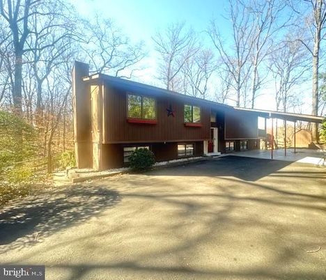 Backyard, Exterior, Facade, Raised Ranch