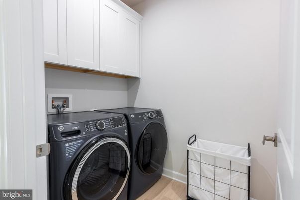 Interior, Washer, Wood Texture Flooring