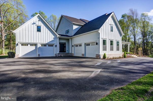 Attached, Exterior, Facade, Farmhouse
