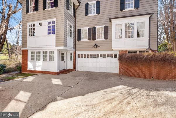 Attached, Exterior, Facade, Rowhouse