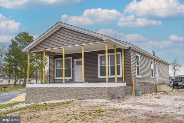 Exterior, Facade, Modern