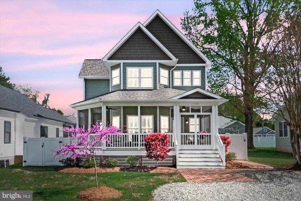 Exterior, Facade, Queen Anne Victorian