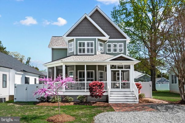 Exterior, Facade, Queen Anne Victorian