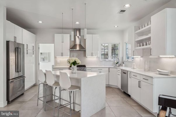 Dining room, Interior, Kitchen, Pendant Lights, Recessed Lighting, Stainless Steel Appliances