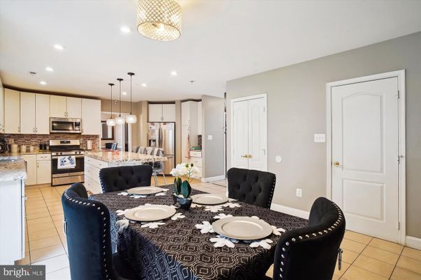 Dining room, Interior, Kitchen, Pendant Lights, Recessed Lighting, Stainless Steel Appliances