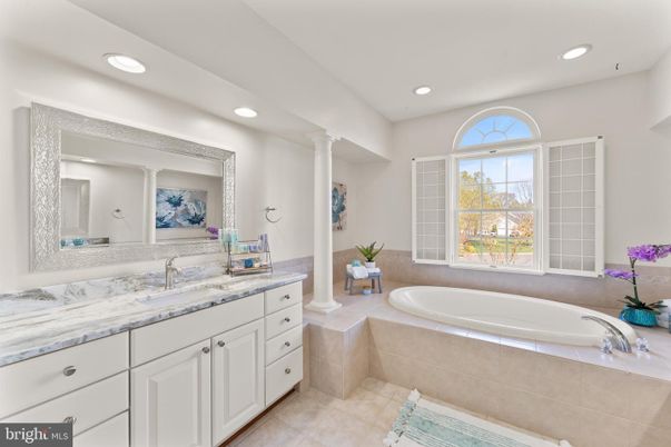 Bathroom, Dual Sink Vanities, Interior, Recessed Lighting