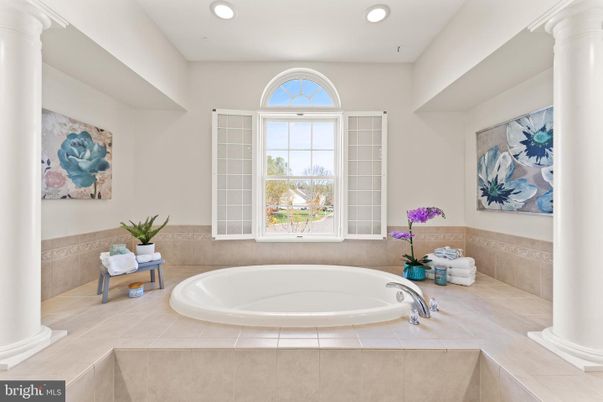 Bathroom, Interior, Recessed Lighting