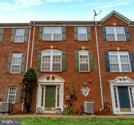 Exterior, Facade, Brick Facade, Rowhouse