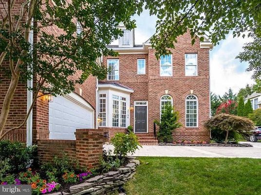 Exterior, Facade, Brick Facade, Rowhouse