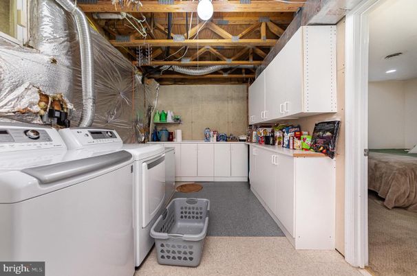Interior, Washer, Wooden Beams