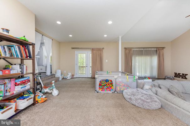 Game Room, Interior, Recessed Lighting