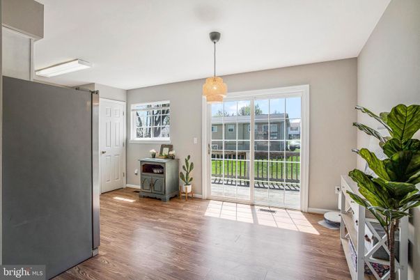 Interior, Pendant Lights, Wood Texture Flooring