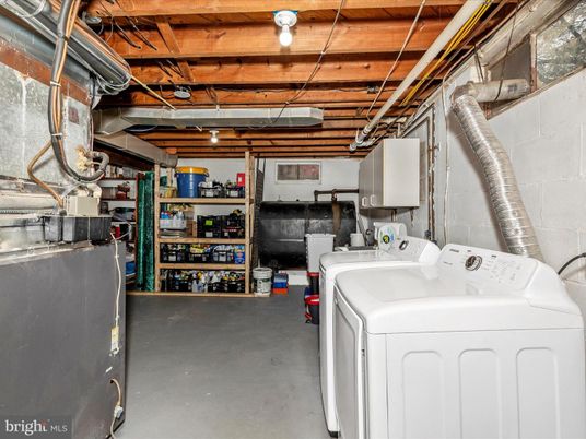 Interior, Washer, Wooden Beams