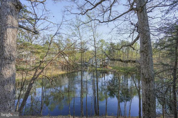 Exterior, Lake