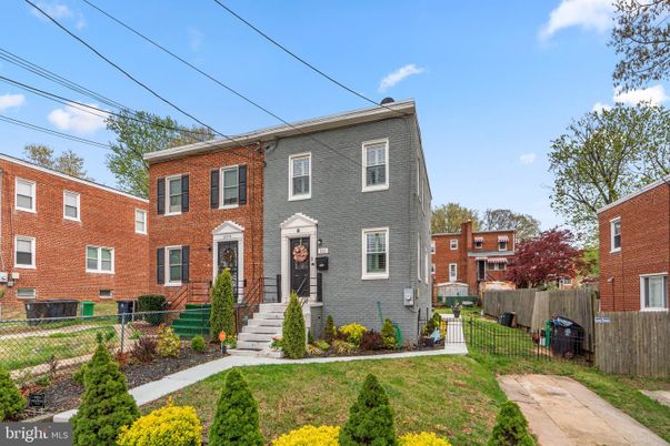 Exterior, Facade, Brick Facade, Georgian