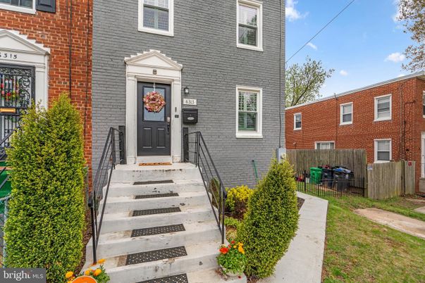 Exterior, Facade, Brick Facade, Rowhouse