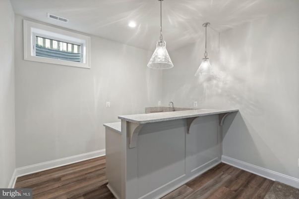 Interior, Pendant Lights, Recessed Lighting, Wood Texture Flooring