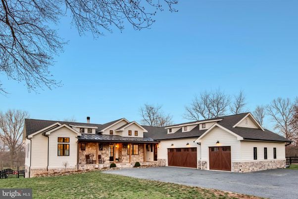 Attached, Exterior, Facade, Farmhouse