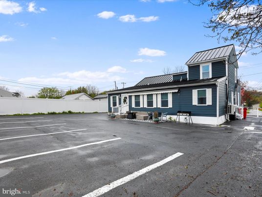 Exterior, Facade, Cape Cod