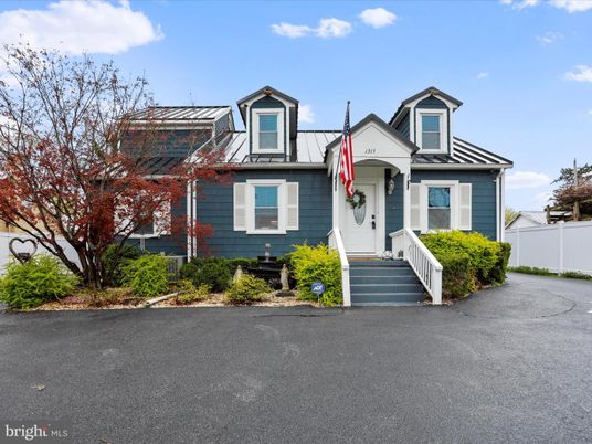 Exterior, Facade, Cape Cod
